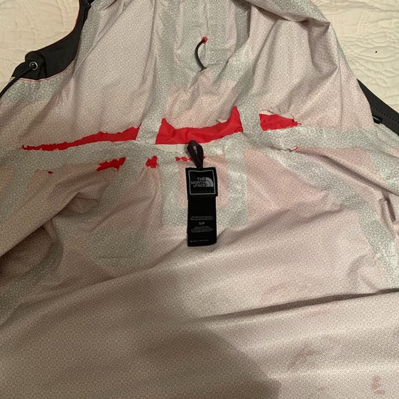 The North Face rainjacket size small - Picture 2 of 3